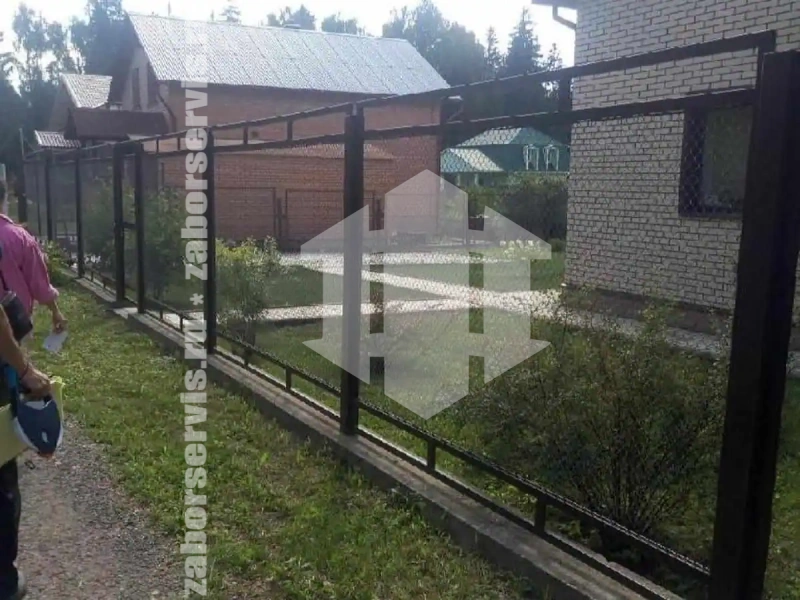 Забор из сетки рабицы на ленточном фундаменте 60 метров