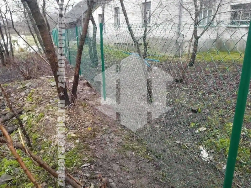 Забор из сетки рабицы с утрамбовкой столбов щебнем 50 метров