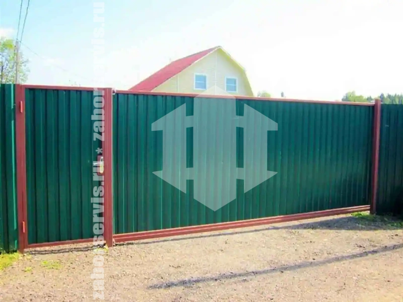 Забор из профнастила 88 метров зеленый