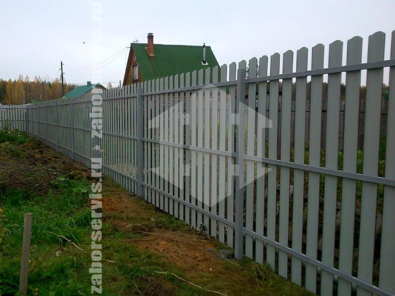 Забор из евроштакетника с бетонированием столбов 87 метров