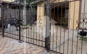 Кованый забор с распашными воротами 45 метров