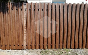 Забор из металлического штакетника под дерево 62 метра