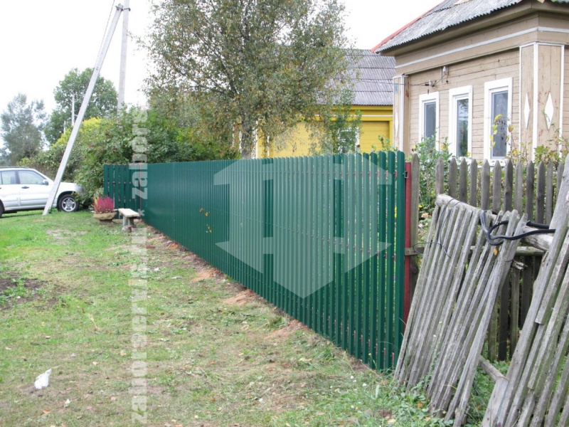 Забор из евроштакетника с забивными столбами 36 метров