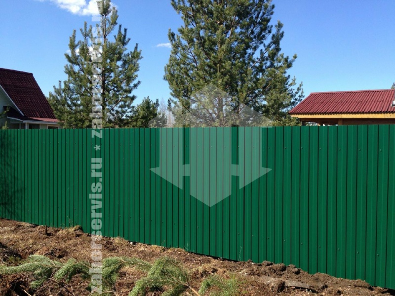 Забор из профнастила с забивными столбами 56 метров
