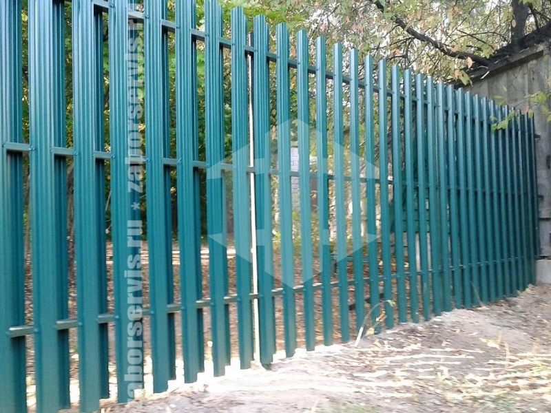 Забор из евроштакетника с бетонированием столбов 42 метра