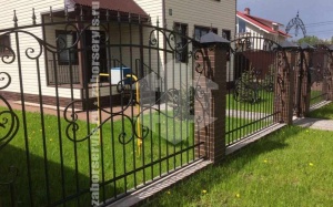 Кованый забор на ленточном фундаменте 74 метра