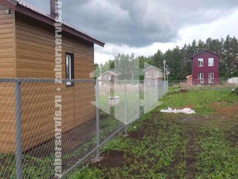 Забор из сетки рабицы на профильном каркасе 44 метра