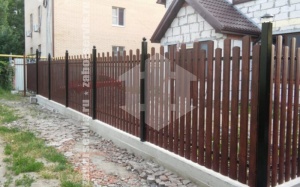 Забор из евроштакетника на ленточном фундаменте 16 метров