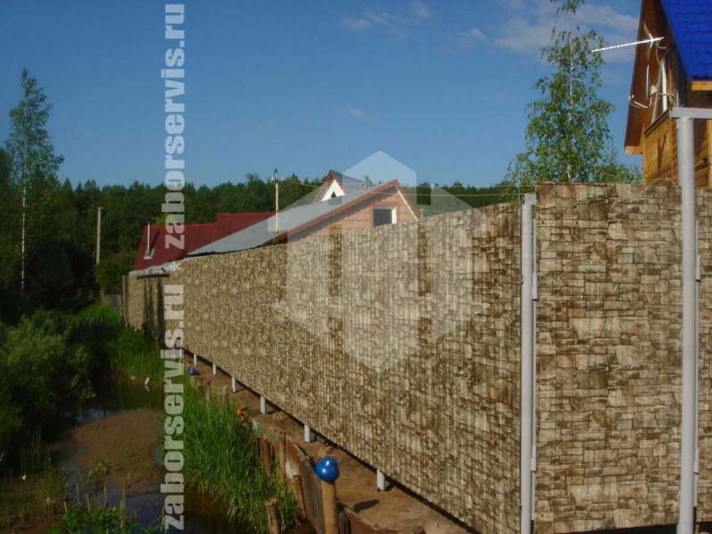 Забор из профнастила под камень 84 метра