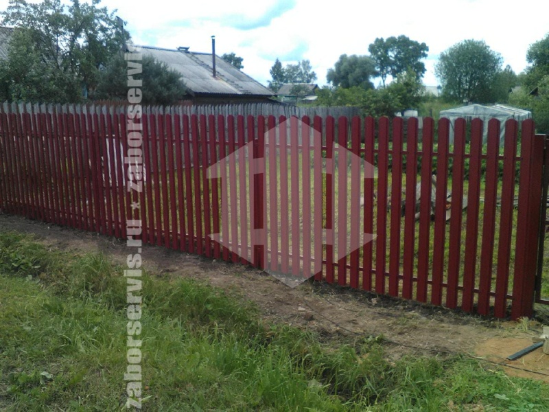 Забор из евроштакетника с забивными столбами 8 метров