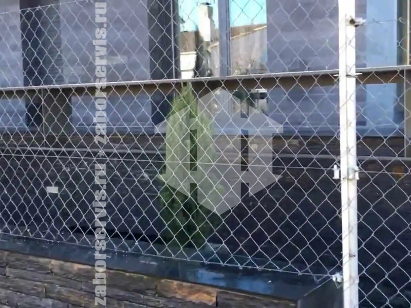 Забор из сетки рабицы на ленточном фундаменте 95 метров