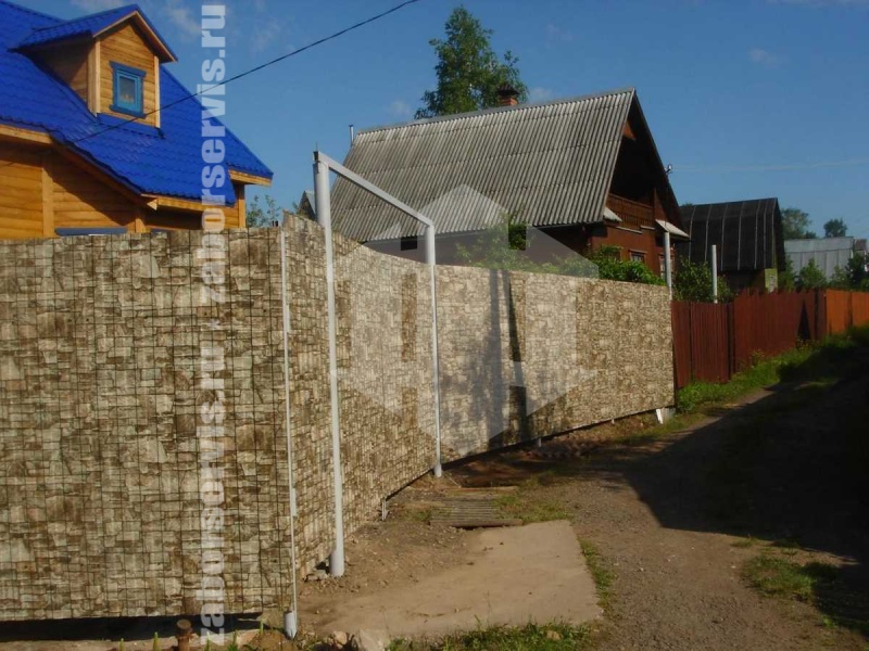Забор из профнастила под камень 84 метра