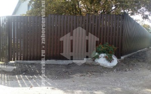 Забор из металлического штакетника на ленточном фундаменте 55 метров