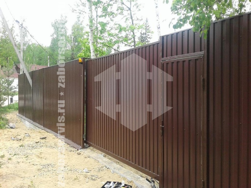 Забор из профнастила на ленточном фундаменте 108 метров