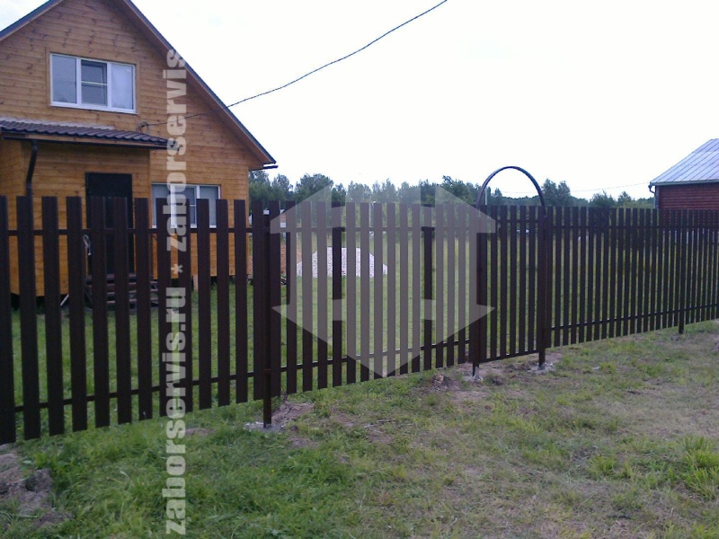 Забор из евроштакетника с бетонированием столбов 101 метр