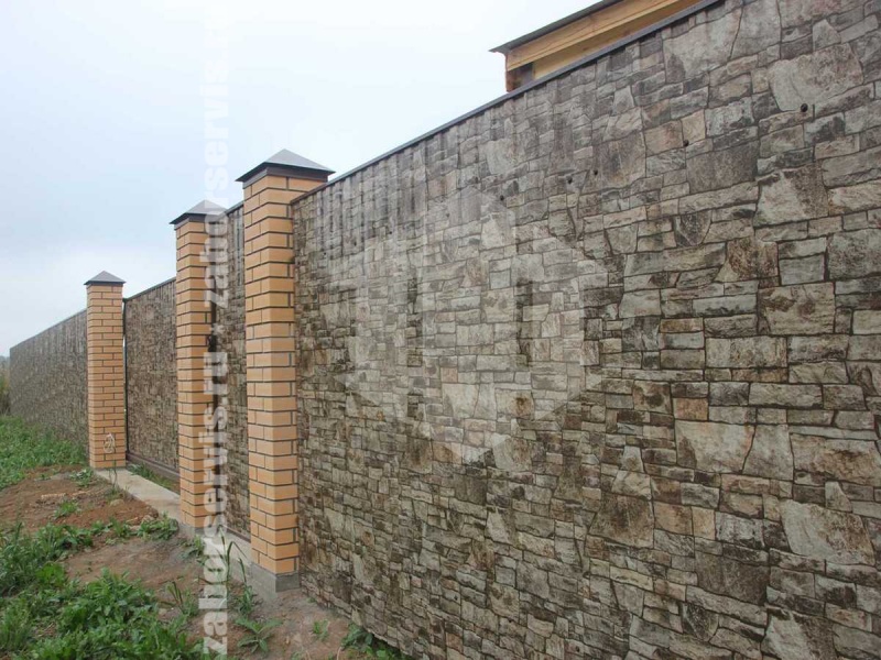 Забор из профнастила под камень 64 метра