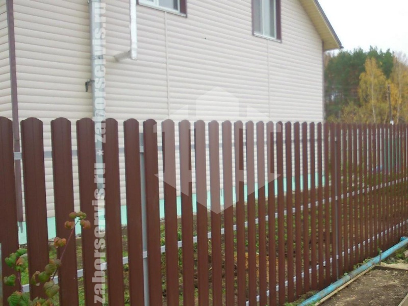 Забор из евроштакетника с бетонированием столбов 87 метров