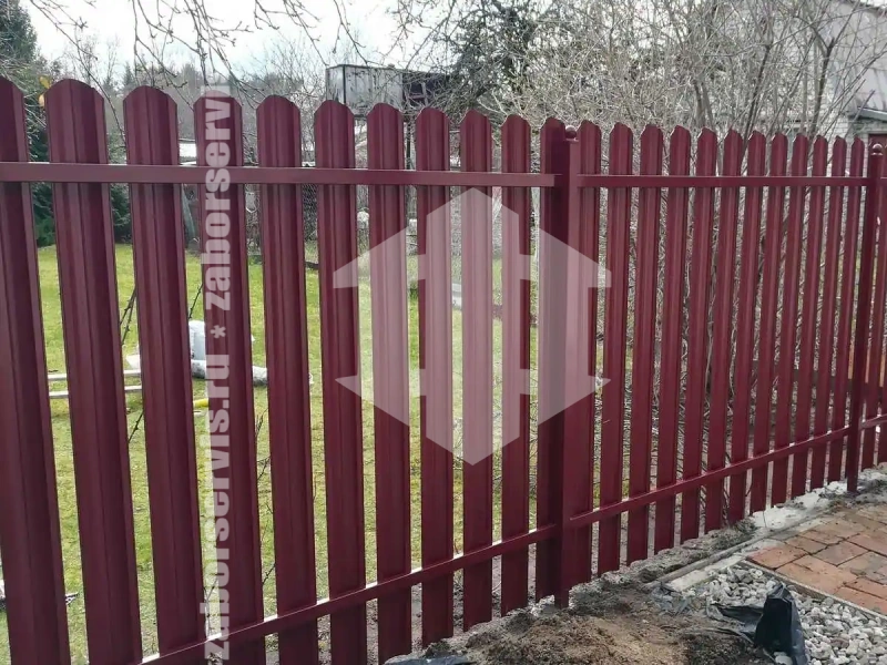 Забор из евроштакетника с бетонированием столбов 68 метров