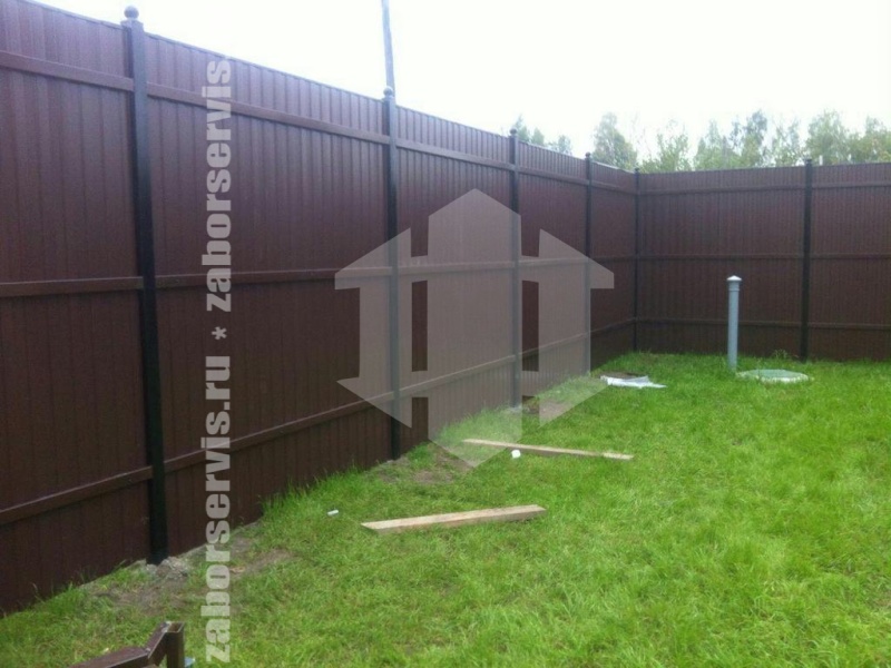 Забор из профнастила с утрамбовкой щебнем 83 метра