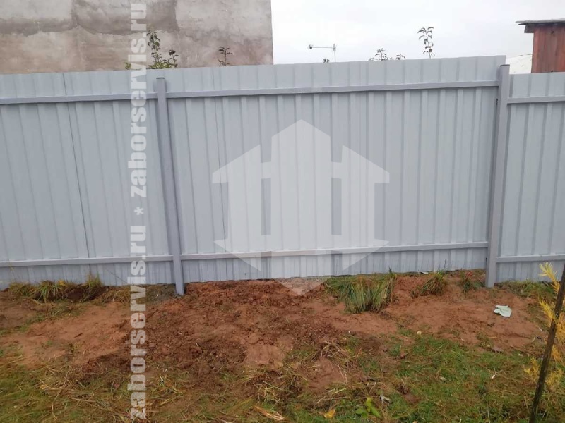 Забор из профнастила с забивными столбами белый 14 соток