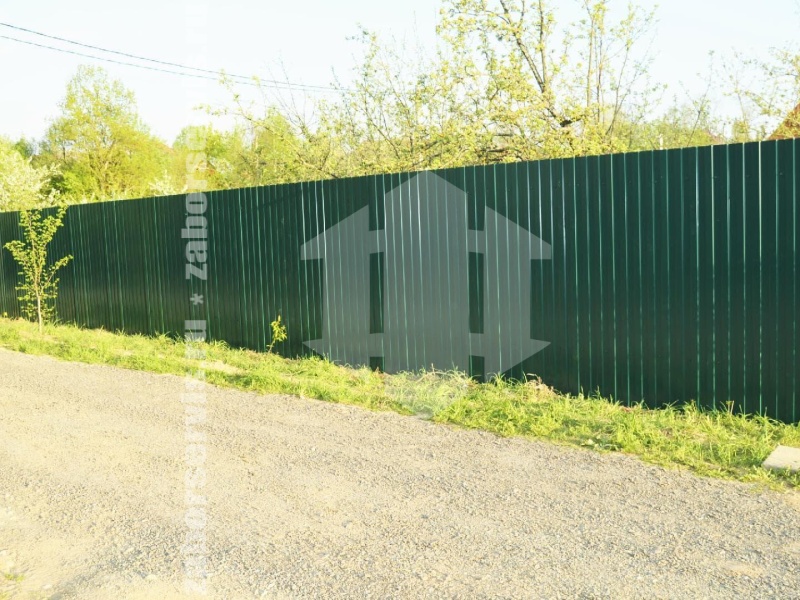 Забор из профнастила с забивными столбами 56 метров