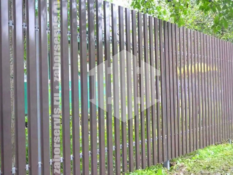 Забор из металлического штакетника 76 метров