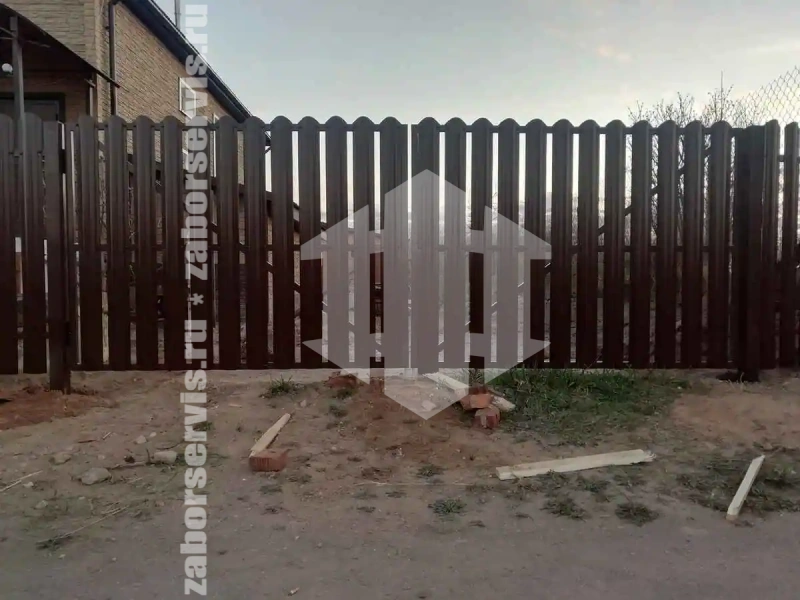 Забор из металлического штакетника 120 метров