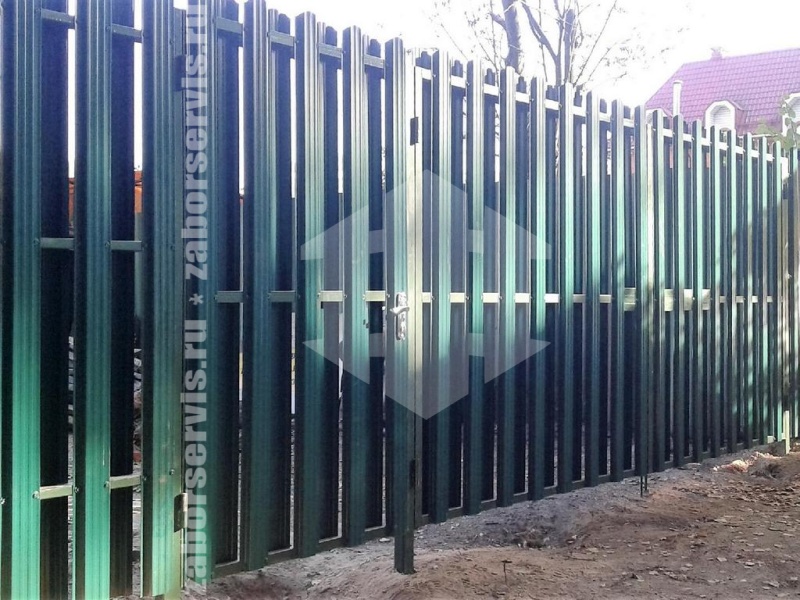 Забор из евроштакетника с бетонированием столбов 42 метра