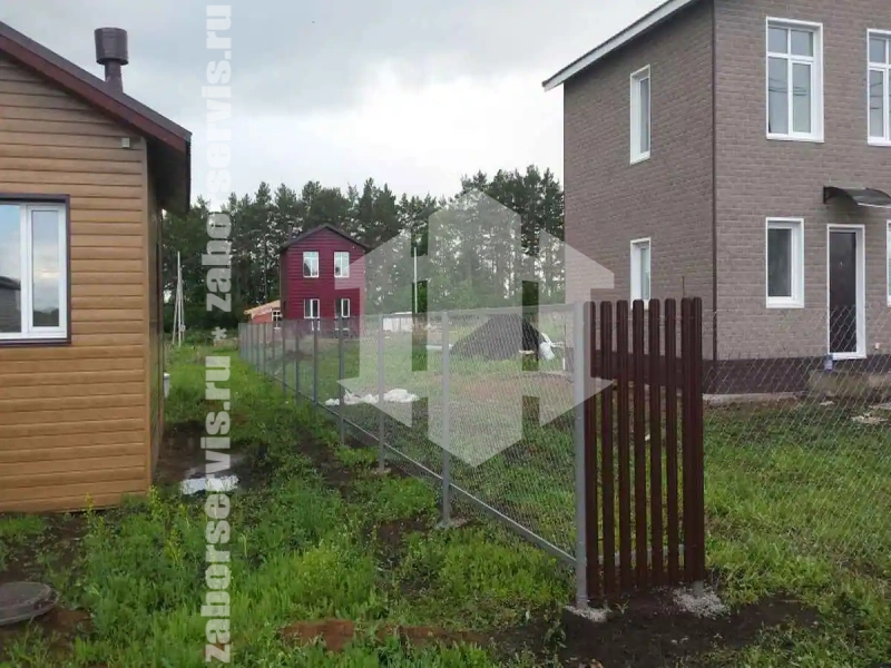 Забор из сетки рабицы на профильном каркасе 44 метра