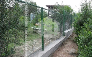 Забор из сетки рабицы на ленточном фундаменте 70 метров