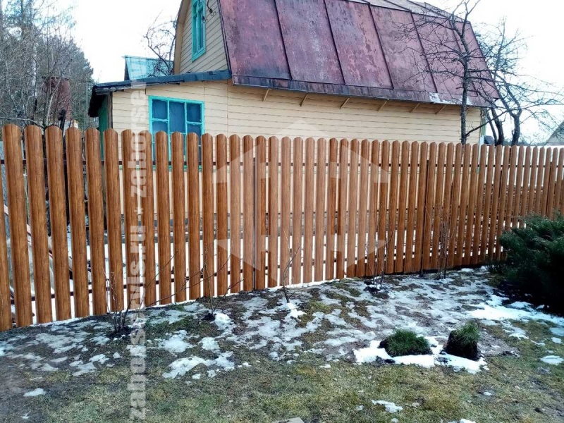 Забор из металлического штакетника под дерево 64 метра