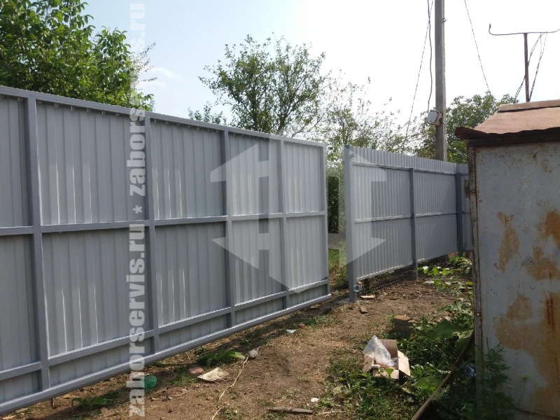 Забор из профнастила с бетонированием столбов 109 метров